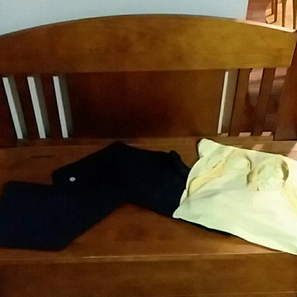 Lululemon sz4 bundle 🎊CAN BE SOLD SEPARATELY🎉